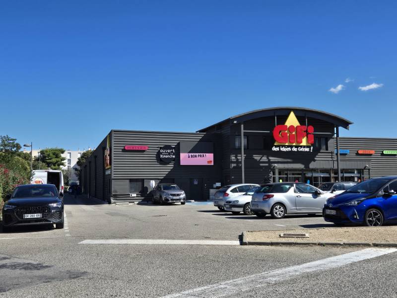 Gifi juste en face de Autosur Istres