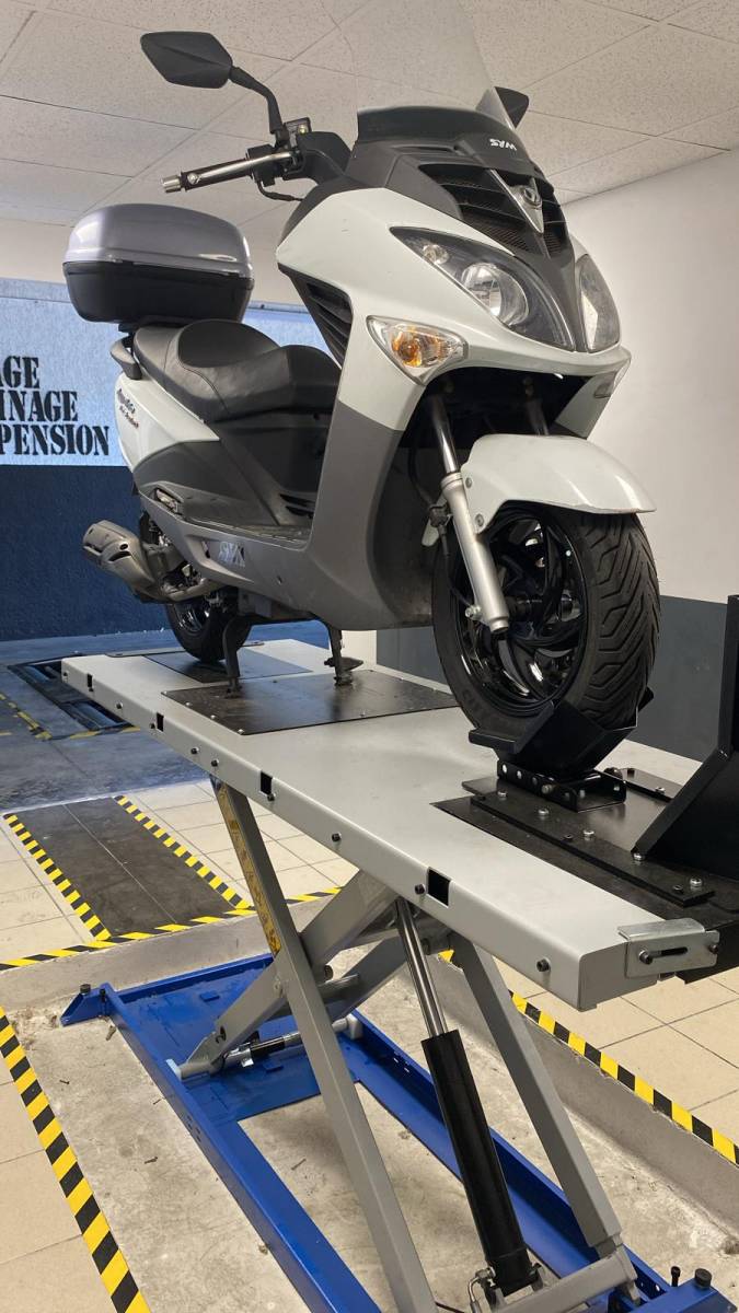 Contrôle scooter chez Autosur Istres