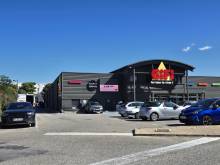 Gifi juste en face de Autosur Istres